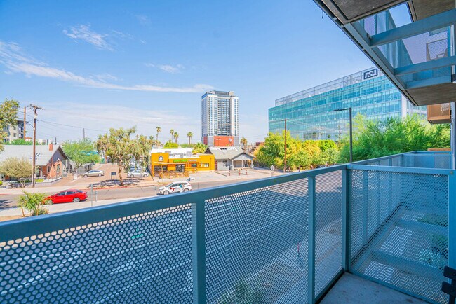 Foto del edificio - 333 E Roosevelt St