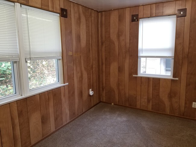 Dormitorio #1 - 385 Riverview Ave