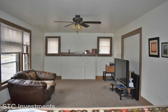 Building Photo - 4 br, 2 bath House - 501 W. Adams