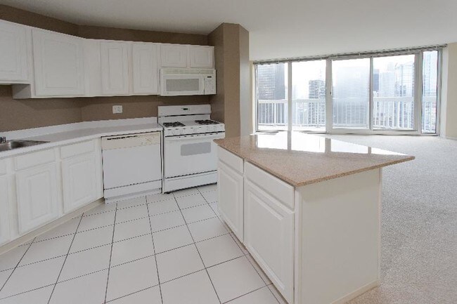 Foto del edificio - 560 N State St