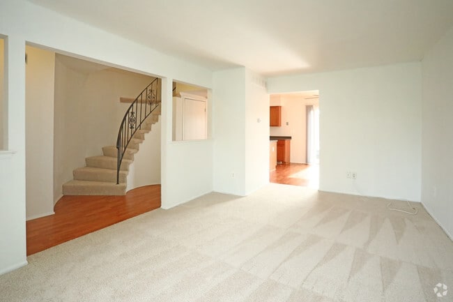 3 BR, 1.5 BA - 1190 SF - Royal Woods - Riverview, MI