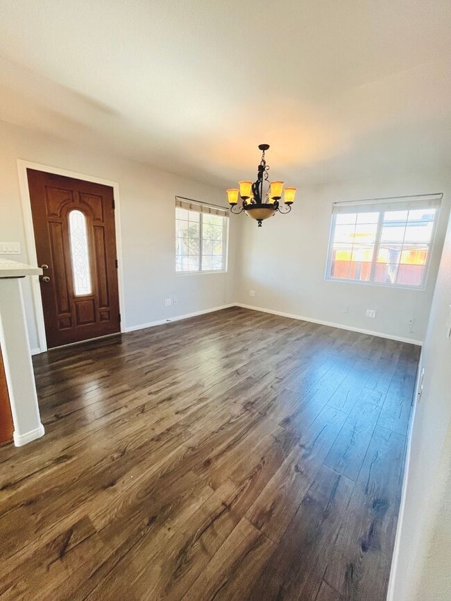 Building Photo - Lovely Linda Vista 3BD/2.5BA Home Availabl...
