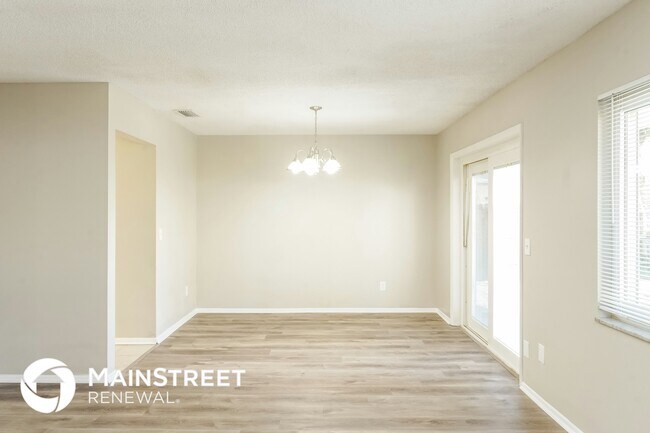 Building Photo - 913 Redwood Ct