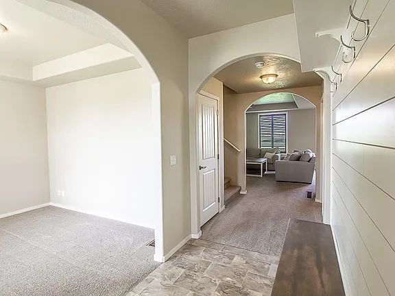 Foto del edificio - Beautiful 4BR, 2.5BTH, 3-Story Home in Post Falls