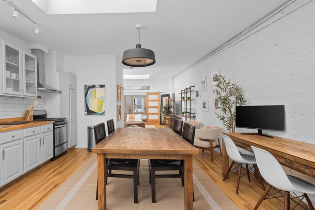 Building Photo - 354 Bowery