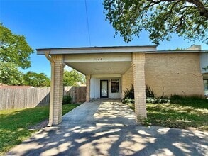 Building Photo - 104 Verna Spur