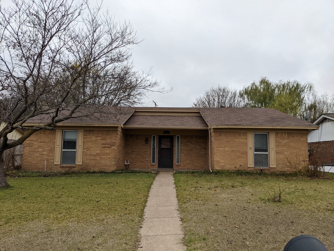 2209 Pueblo Dr, Garland, TX 75040 House Rental in Garland, TX
