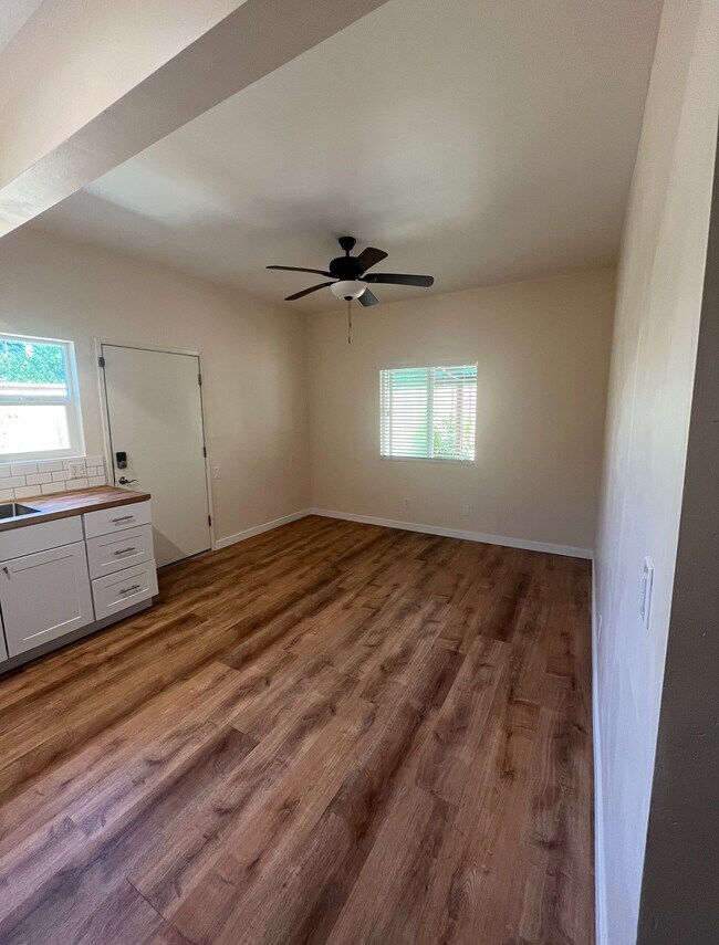Building Photo - 124 La Lomita Dr