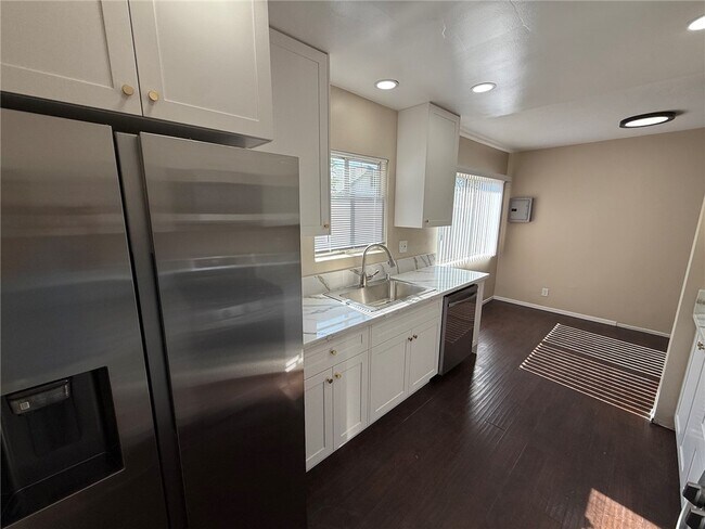 Building Photo - 256 Euclid Pl