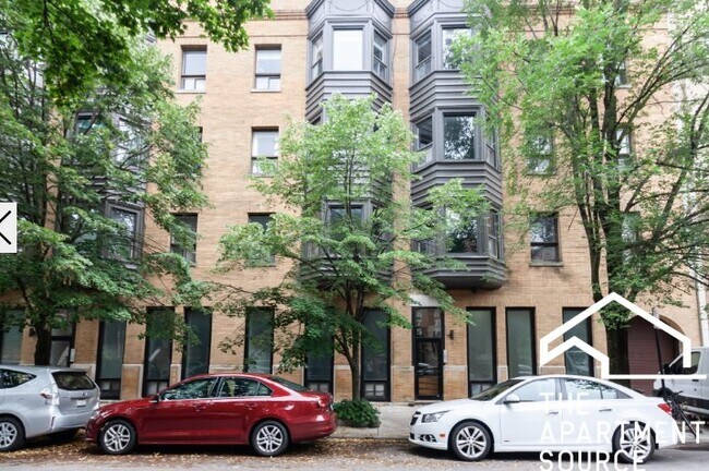 Building Photo - 877 W Lill Ave
