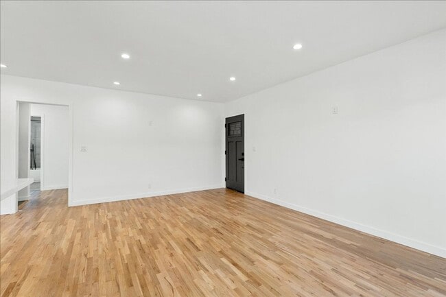 Foto del edificio - 652 Hayworth Ave