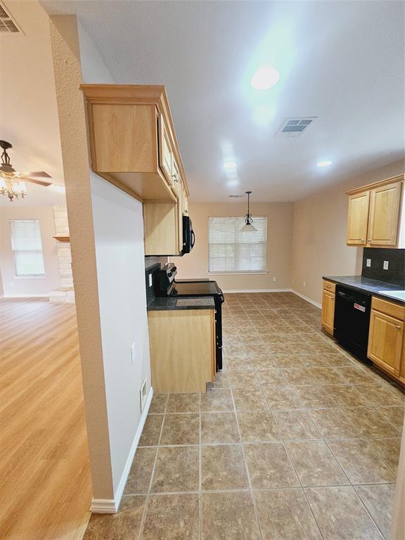 Building Photo - 28 Ridgewood Cir