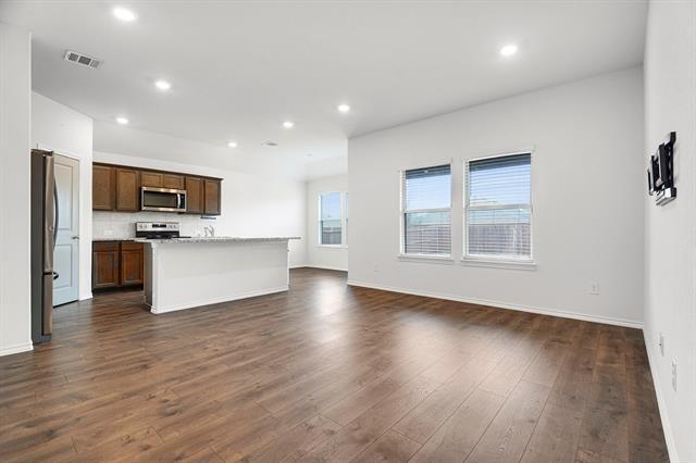 Building Photo - 717 English Dr