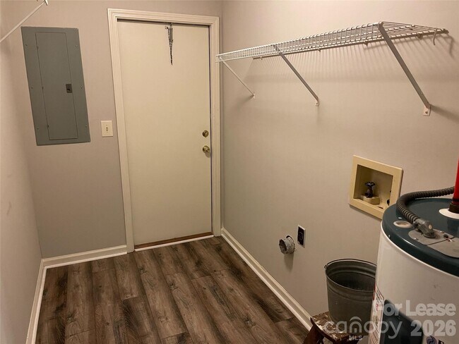 Foto del edificio - 6725 Bevington Ridge Rd