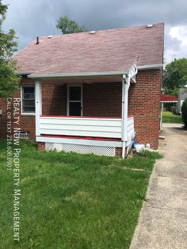 Building Photo - Maple Hts. Single Family 3 bedroom