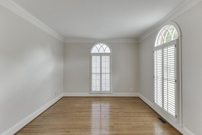 Building Photo - 2885 Towne Village Dr NW