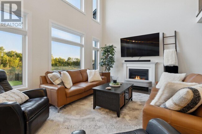 Building Photo - 156 Springside Cres