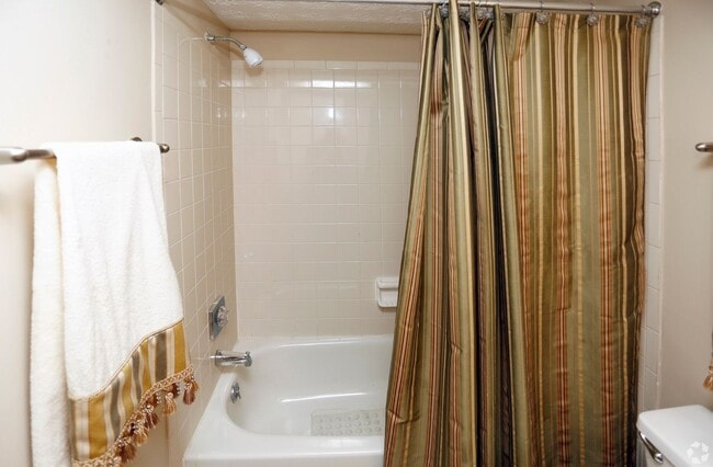 Interior Photo - English Village Apartments