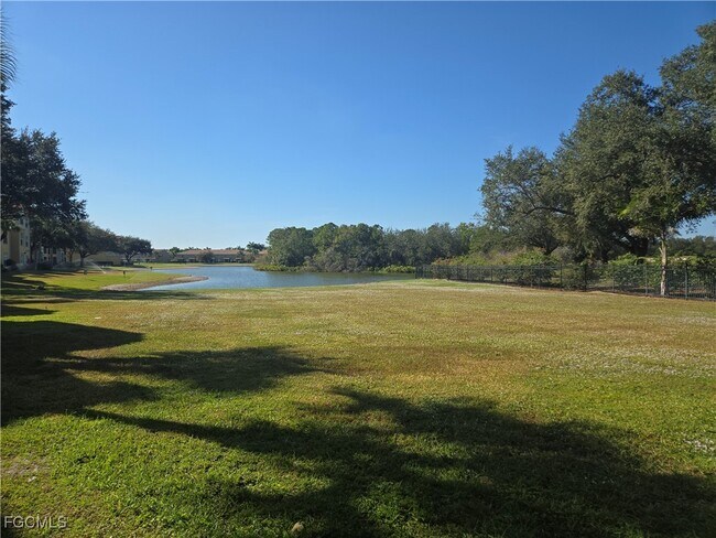 Foto del edificio - 11500 Villa Grand