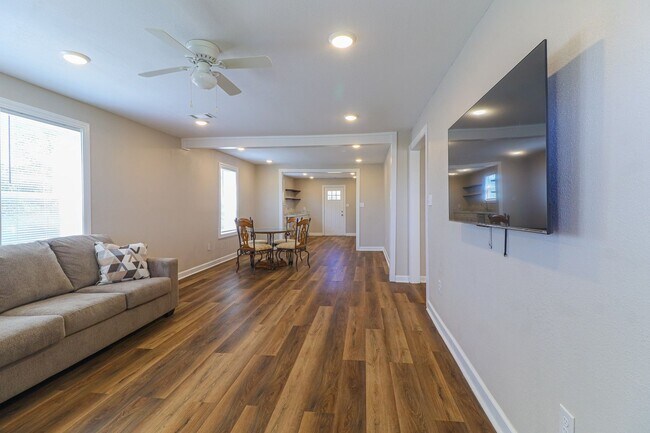 Foto del edificio - 4 Bedroom 2 Bathroom House in Brookland