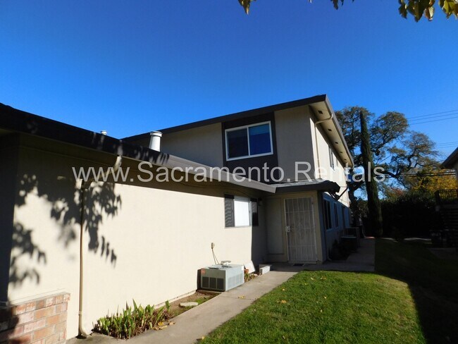 Foto del edificio - Spacious 2bd/1ba Foothill Farms Area Fourp...