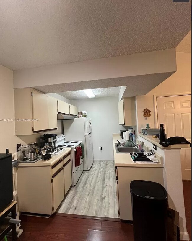 Building Photo - 15551 SW 104th Ter