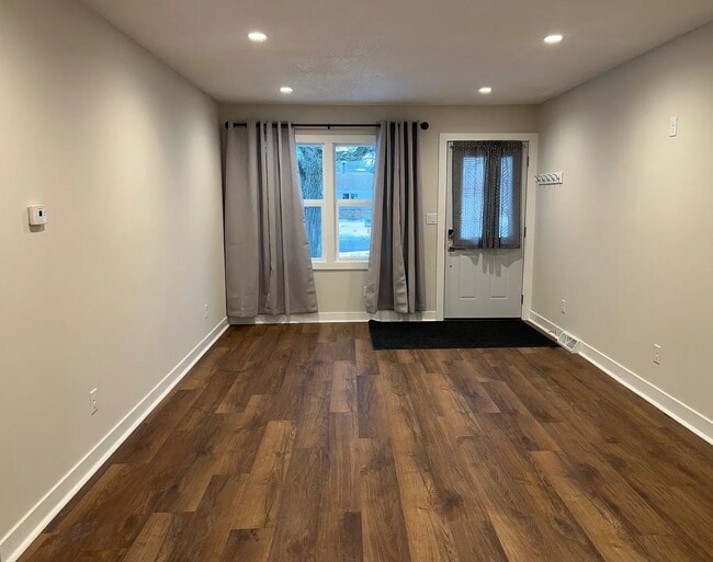 Building Photo - 931 38th Ln