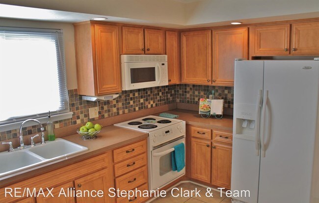 Building Photo - 4 br, 2.5 bath House - 424 Old Forge Court