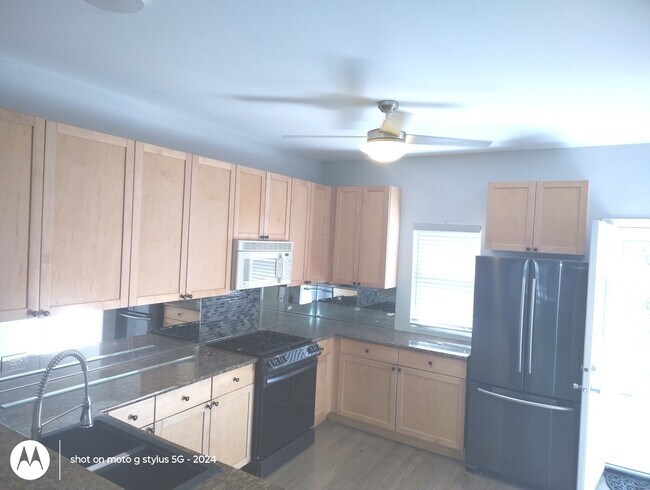 Foto del edificio - 2367 E 70th Pl