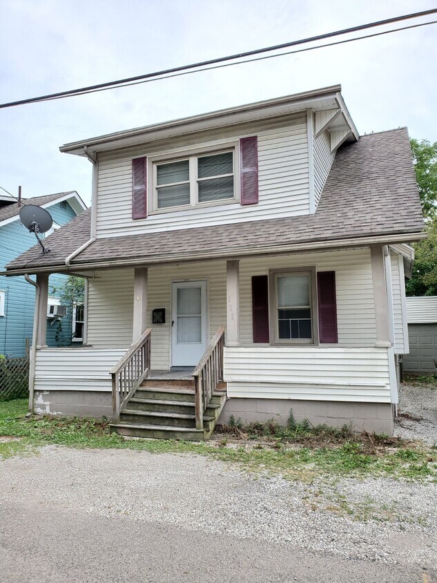 1131 Oak Ave NW, Canton, OH 44708 House Rental in Canton, OH