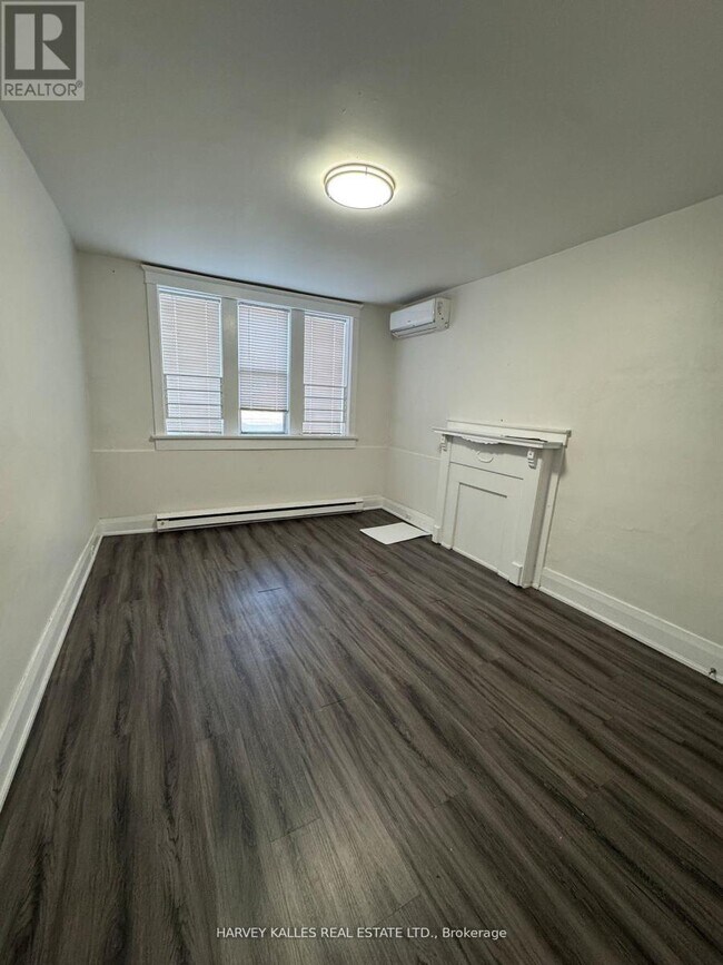 Building Photo - 1065 Bathurst St