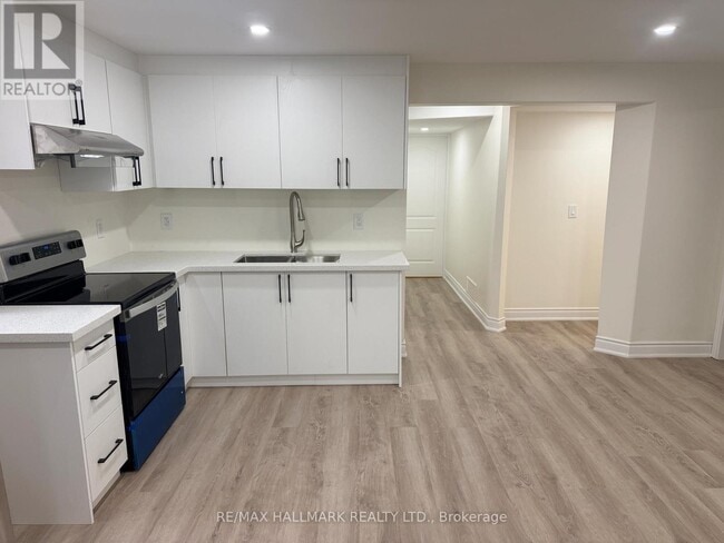 Building Photo - 550 Yates Dr