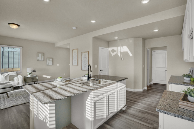 Foto del edificio - Beautiful New Home Close to Fort Carson an...