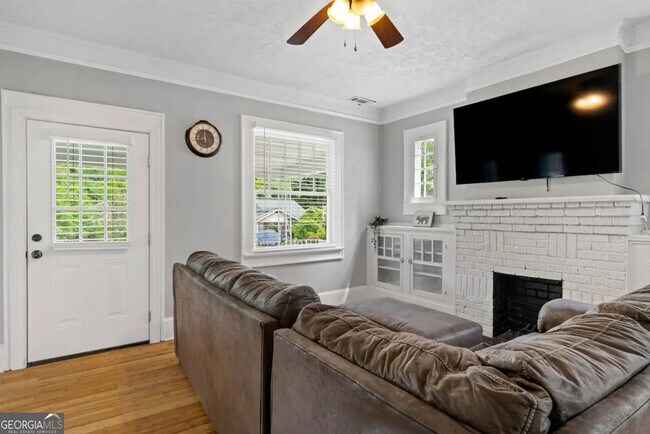 Building Photo - 1012 Byron Dr SW