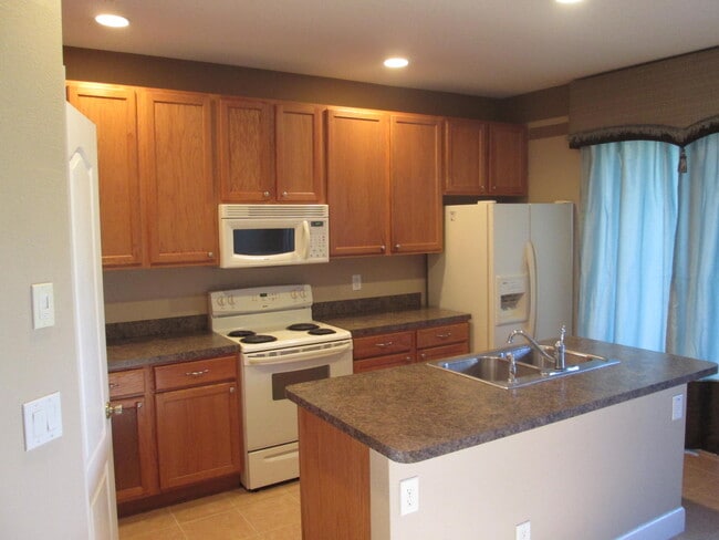 Building Photo - 766 Ventura Dr
