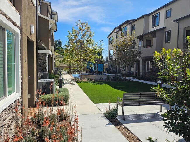 Foto del edificio - 11737 Florence Ave