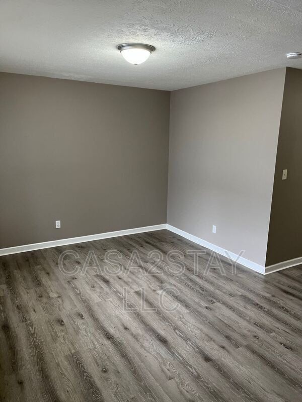 Building Photo - 411 Iowa Ave