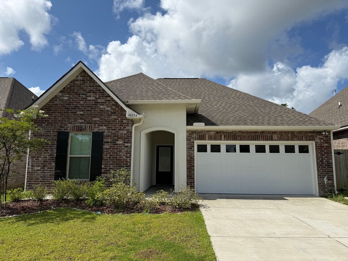 Foto principal - Beautiful 3 bedroom Home in Baton Rouge