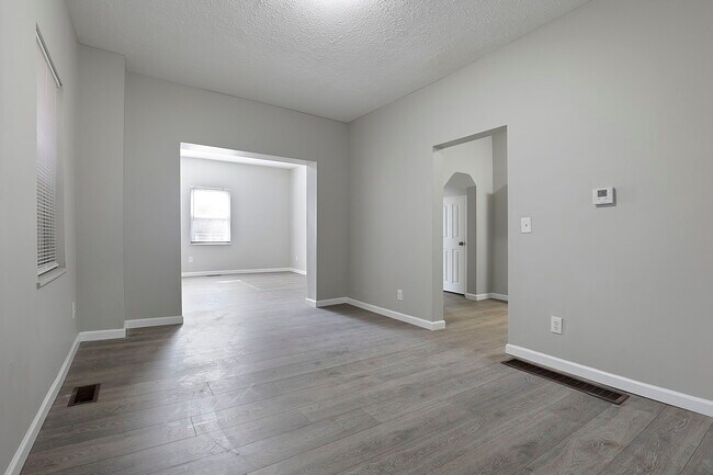 Building Photo - 461 N Monroe Ave