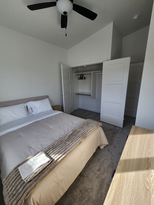 Building Photo - 2218 380 S