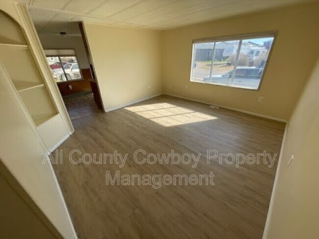 Foto del edificio - 954 N McCue St