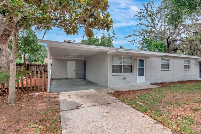 Building Photo - Remodeled Downtown Safety Harbor - 2 Bedro...
