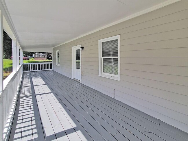 Building Photo - 1846 Clearwater Dr SE