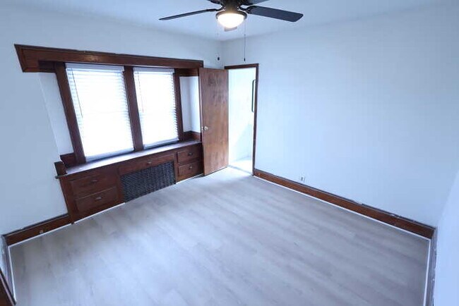 Foto del edificio - 450 Stanton Ave