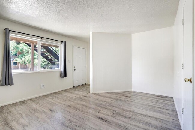 Foto del edificio - 13515 Copper Ave NE