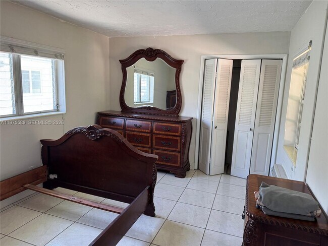 Foto del edificio - 816 NE 10th St