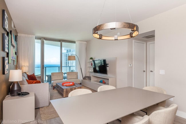 Building Photo - 4011 S Ocean Dr