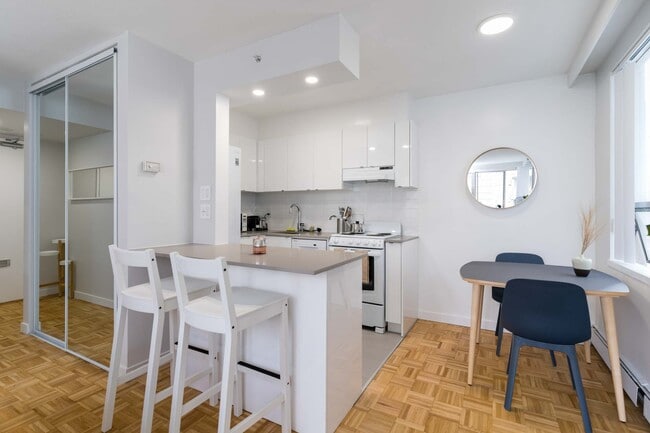 Building Photo - Somerset