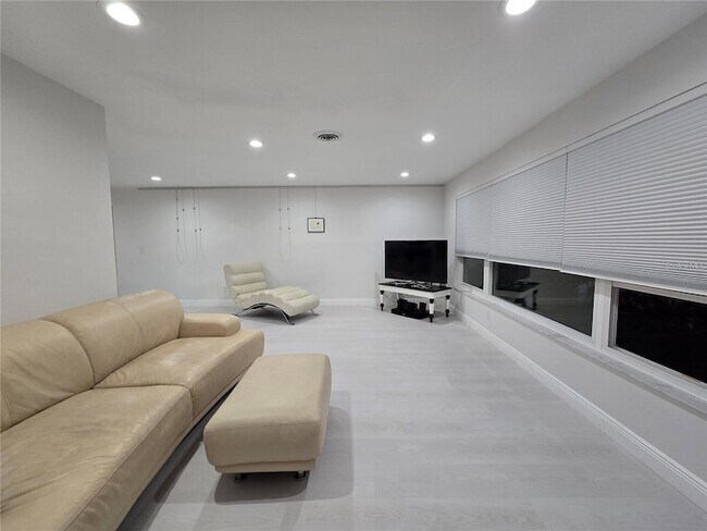 Foto del edificio - 1028 Chinaberry Rd