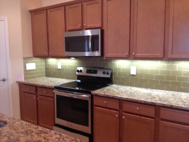 Kitchen Stainless Steel Appliances - 10510 Yorkstone Dr